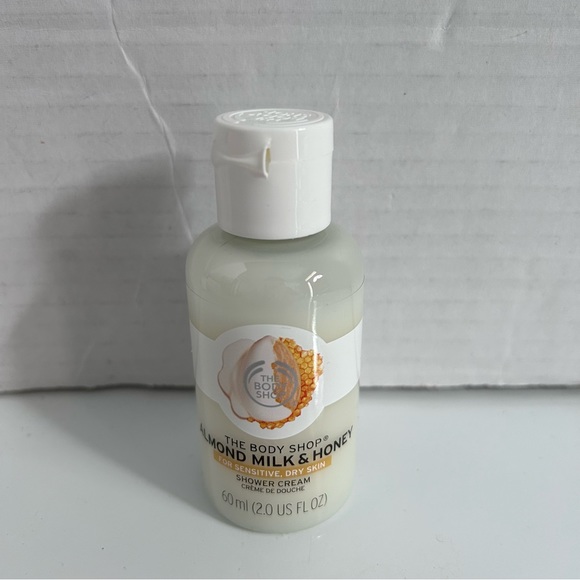 The Body Shop Almond Milk & Honey Treats Cube 3-pc Giftset - Picture 3 of 13